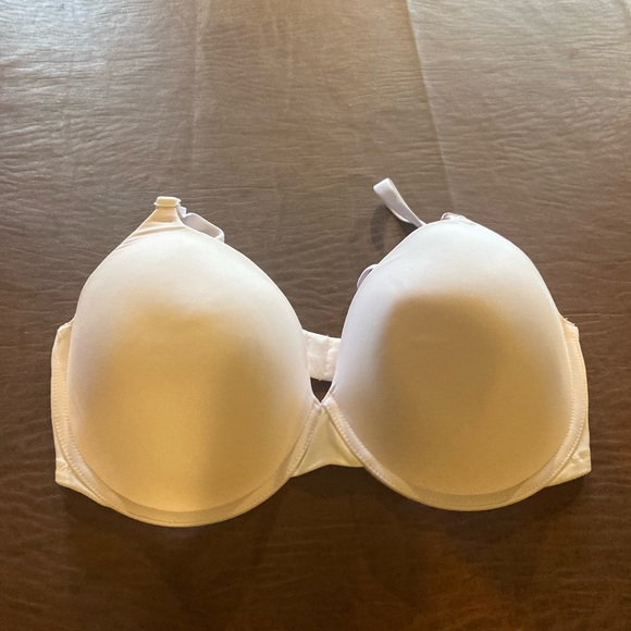 PINK Victoria's Secret Other - PINK Victoria’s Secret Wear Everywhere T Shirt Lightly Lined White Bra 36DDD